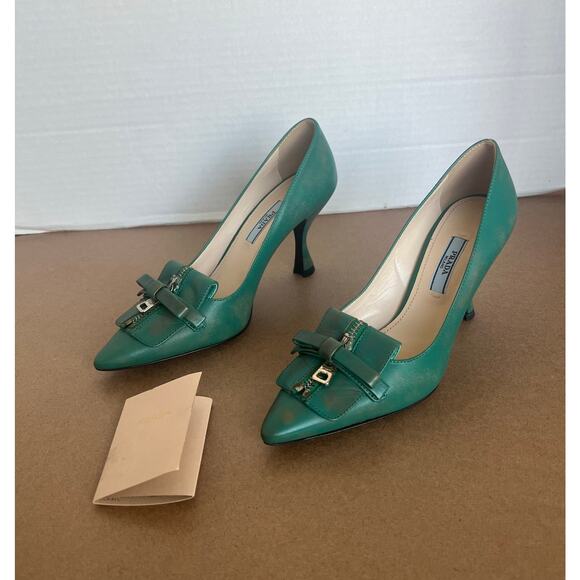 NWOB PRADA Leather Emerald Green Bow Top Faux Zipper Pointed Toe Heel Pumps 5.5 - Picture 1 of 12